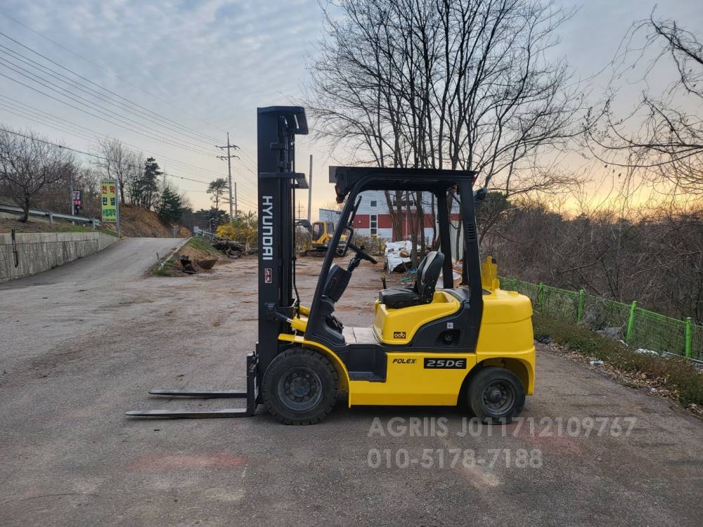 Hyundai Forklift 중고지게차 현대 포렉스 25DE 디젤 2.5톤 지게차하이3단마스트 3스풀  뒤우측면