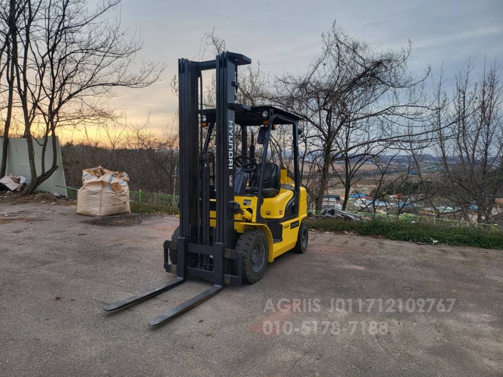 Hyundai Forklift 중고지게차 현대 포렉스 25DE 디젤 2.5톤 지게차하이3단마스트 3스풀  운전석