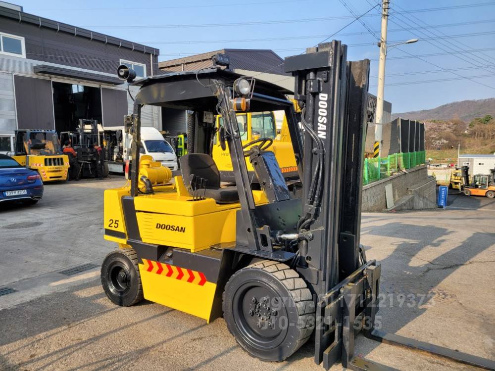 Doosan Forklift 두산LD2.5톤사이드쉬프트  운전석