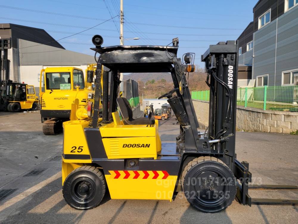 Doosan Forklift 두산LD2.5톤사이드쉬프트  엔진내부