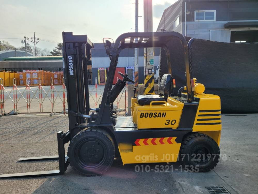 Doosan Forklift 두산 LD3톤중고지게차   뒤우측면