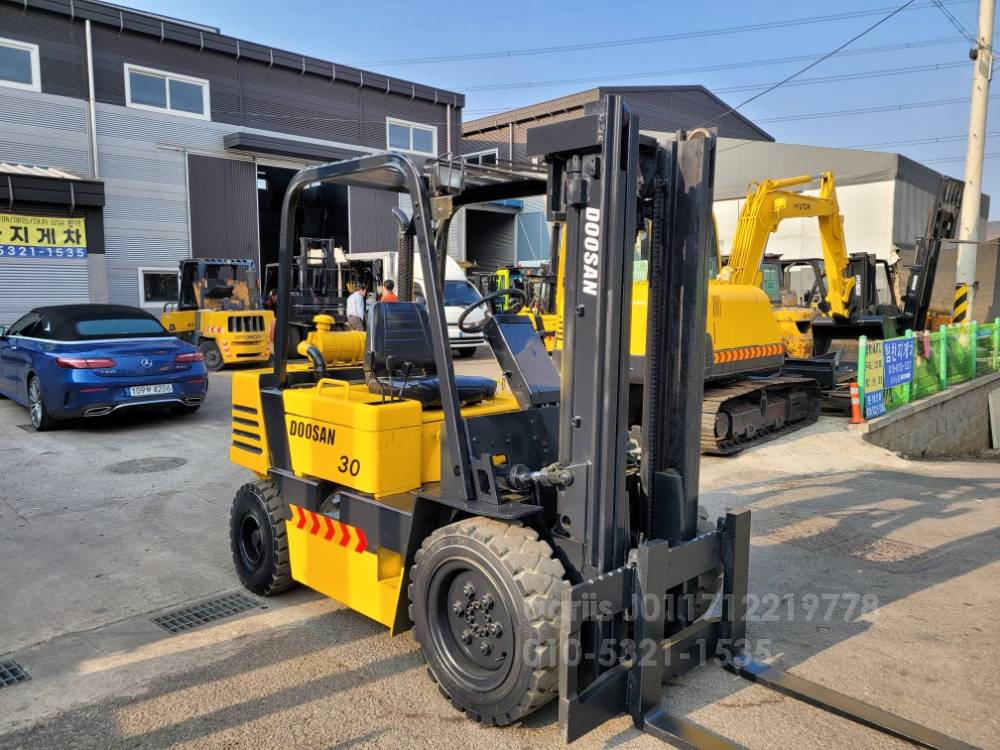 Doosan Forklift 두산 LD3톤중고지게차   운전석