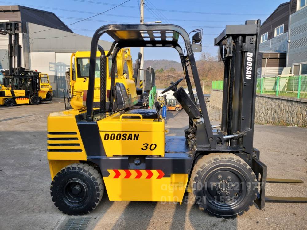 Doosan Forklift 두산 LD3톤중고지게차   엔진내부