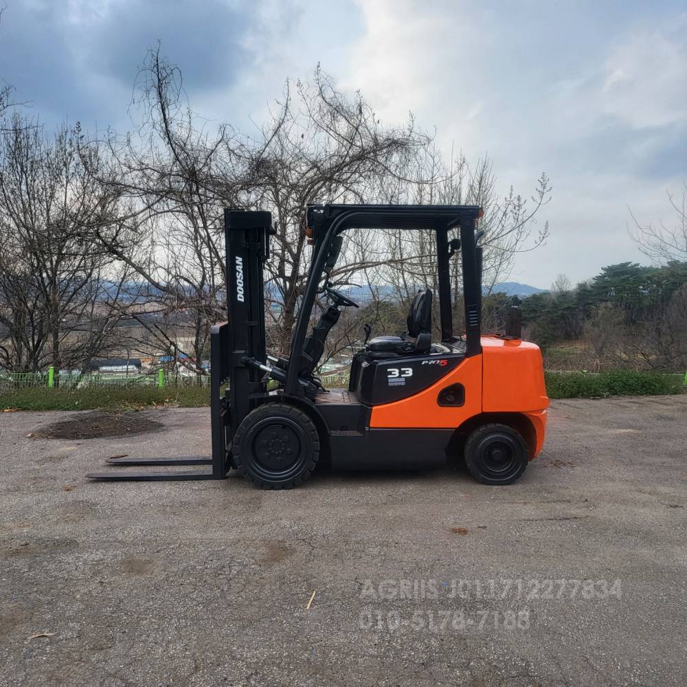 Doosan Forklift 중고지게차 두산 D33SE-5 디젤 3.3톤 지게차   뒤우측면