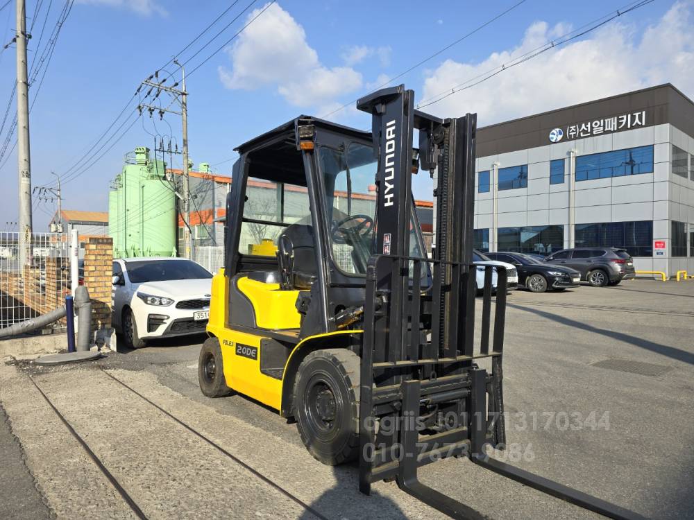 Hyundai Forklift 포렉스 20DE 사이드쉬프트 통타이어  뒤우측면