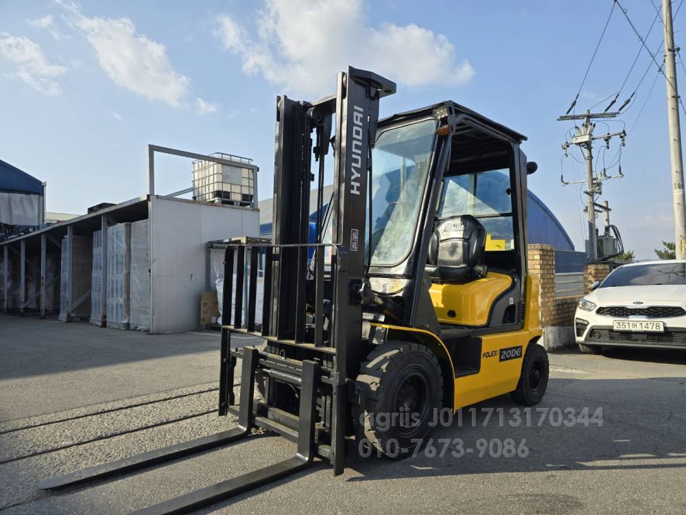 Hyundai Forklift 포렉스 20DE 사이드쉬프트 통타이어  엔진내부