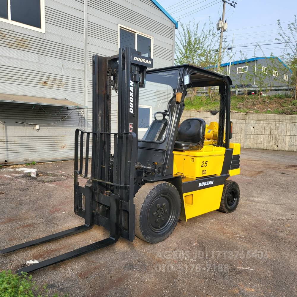 Doosan Forklift 중고지게차 두산 LD25S-2 디젤 2.5톤 지게차  측면