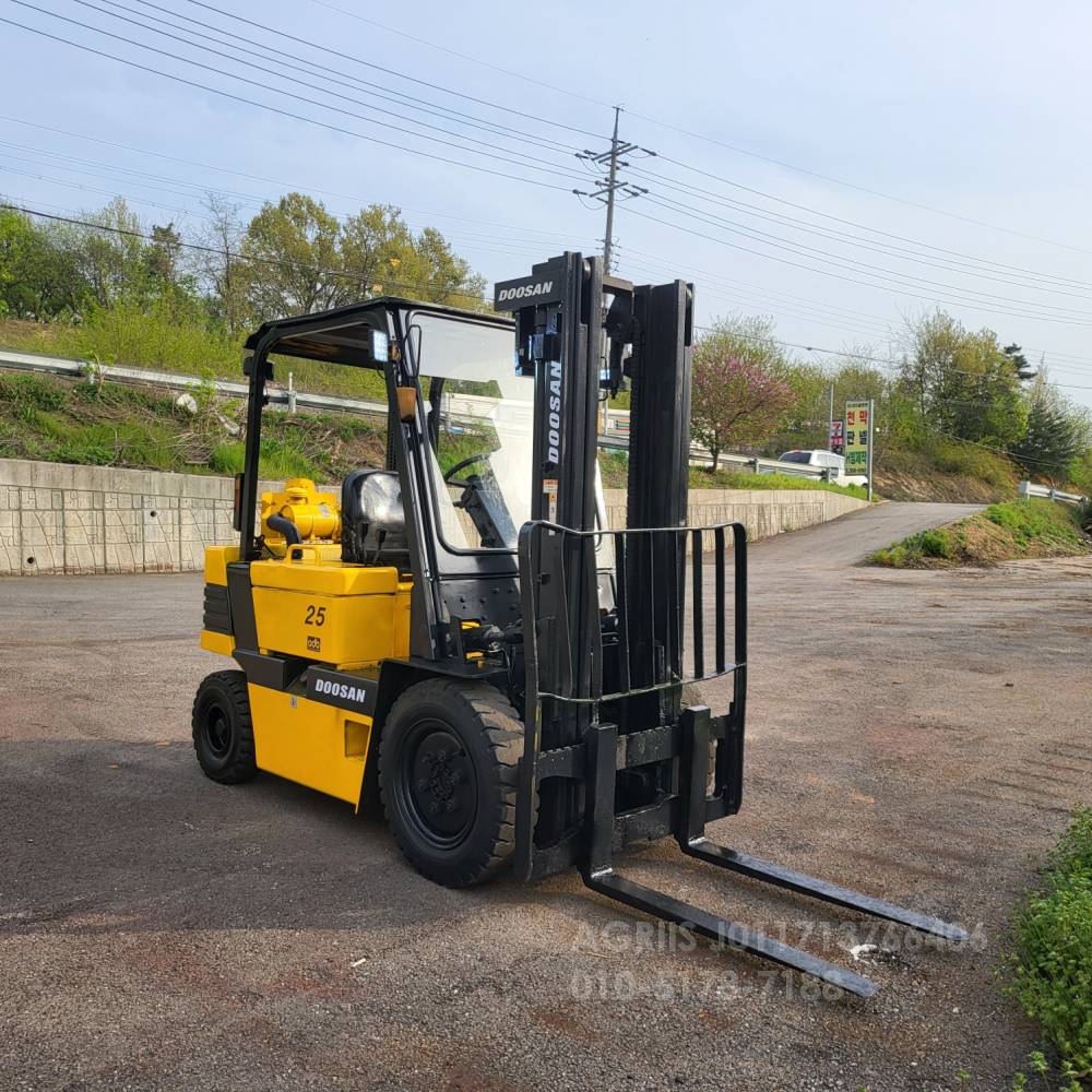 Doosan Forklift 중고지게차 두산 LD25S-2 디젤 2.5톤 지게차  운전석