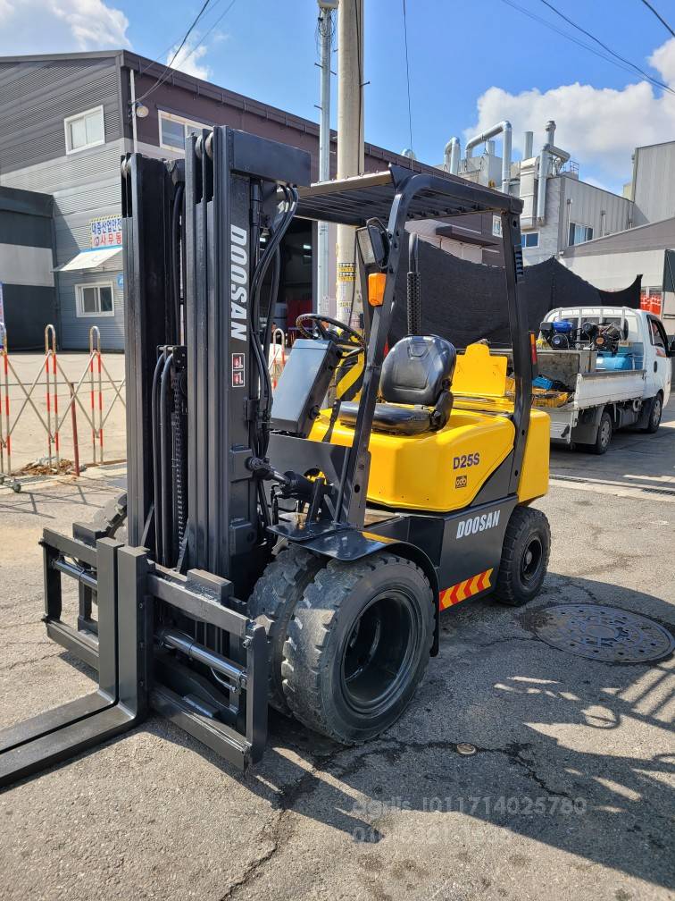 Doosan Forklift 두산2.5톤3단자동발중고지게차  