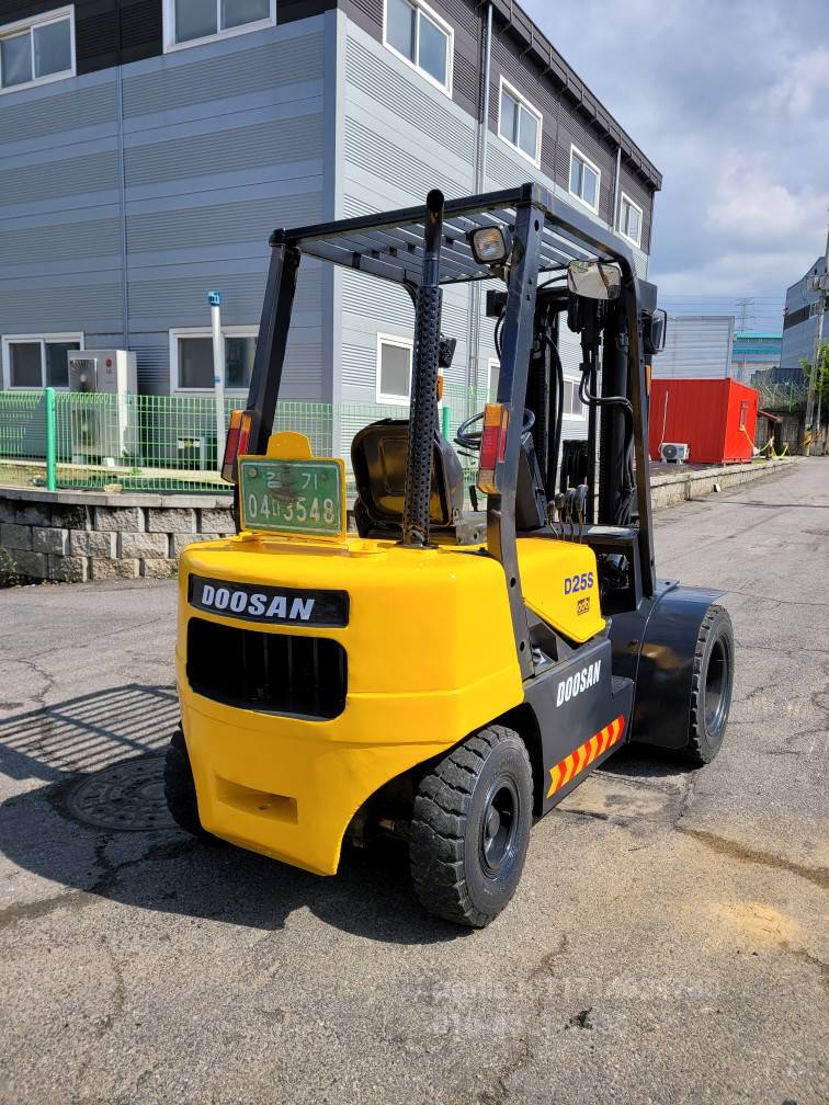 Doosan Forklift 두산2.5톤3단자동발중고지게차   사진 6