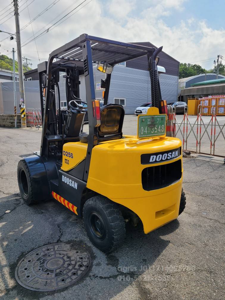 Doosan Forklift 두산2.5톤3단자동발중고지게차   사진 8