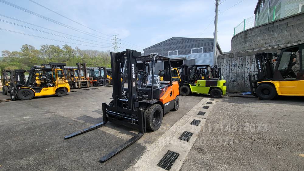 Doosan Forklift D40S-5  측면