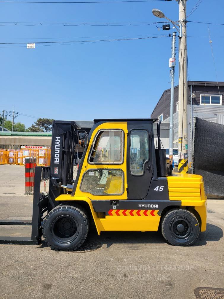 Hyundai Forklift 현대 HR4.5톤자동발중고지게차   뒤우측면