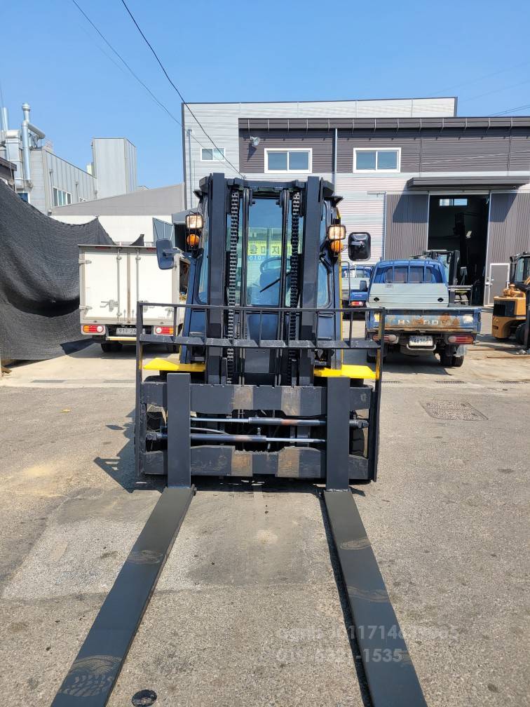 Hyundai Forklift 현대 HR4.5톤자동발중고지게차   측면