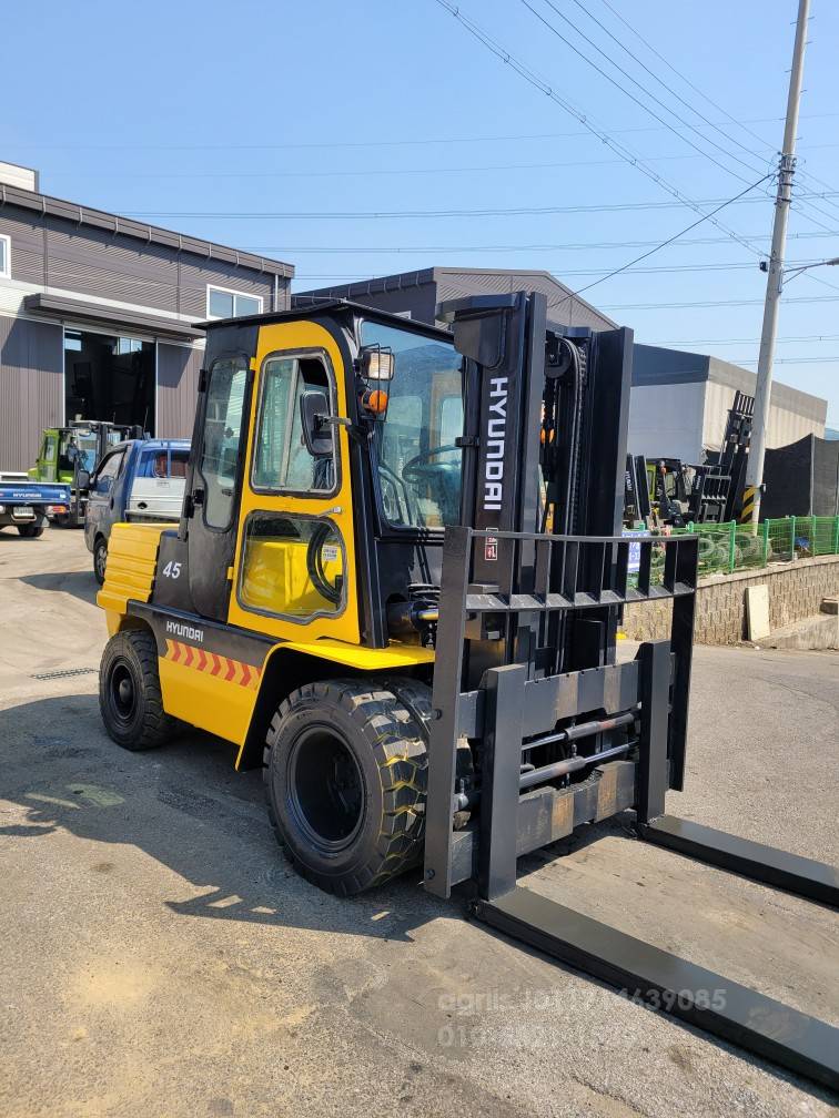 Hyundai Forklift 현대 HR4.5톤자동발중고지게차   운전석