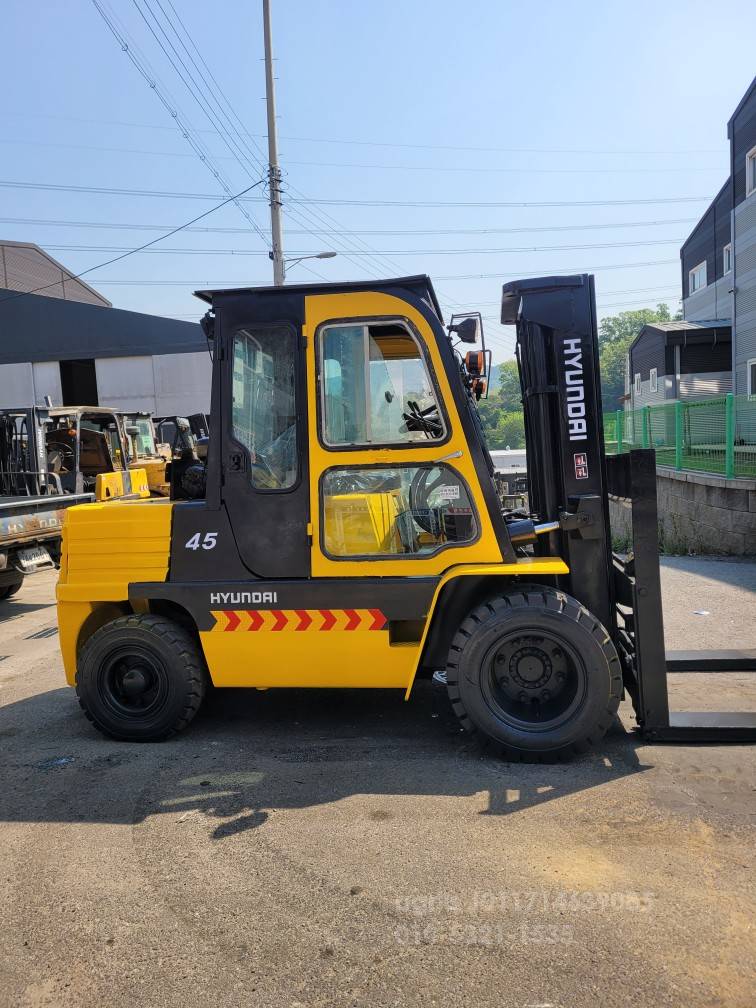 Hyundai Forklift 현대 HR4.5톤자동발중고지게차   엔진내부