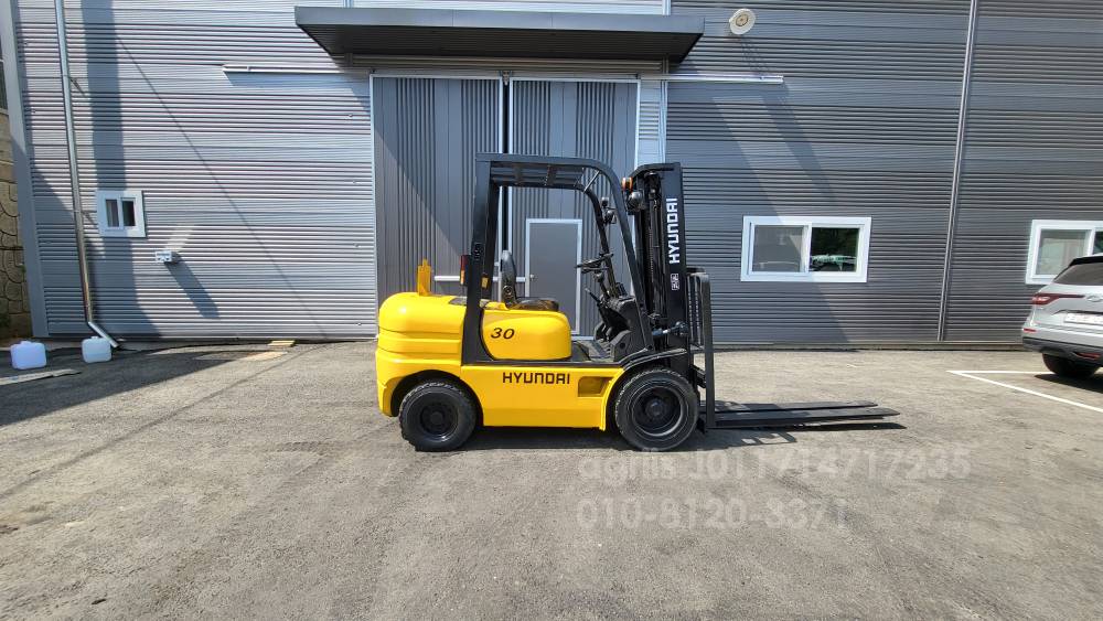 Hyundai Forklift 현대 3톤 디젤지게차 HDF30-2  뒤우측면