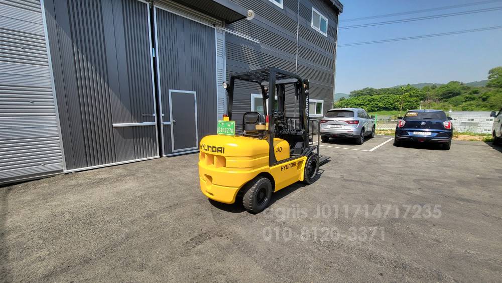 Hyundai Forklift 현대 3톤 디젤지게차 HDF30-2  측면