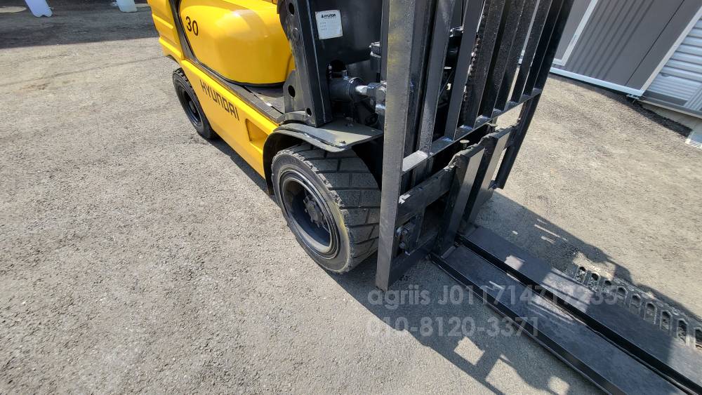 Hyundai Forklift 현대 3톤 디젤지게차 HDF30-2  운전석