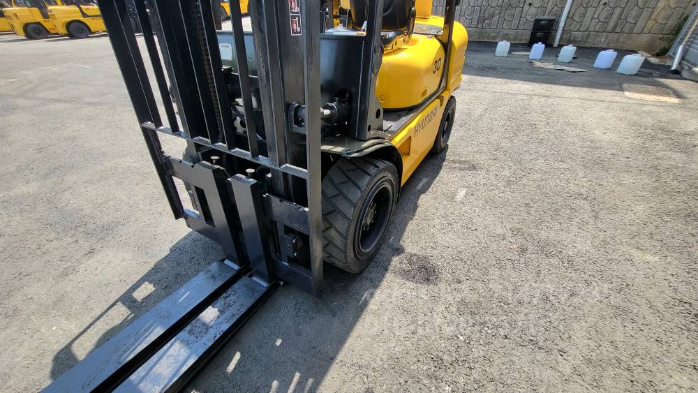 Hyundai Forklift 현대 3톤 디젤지게차 HDF30-2  엔진내부