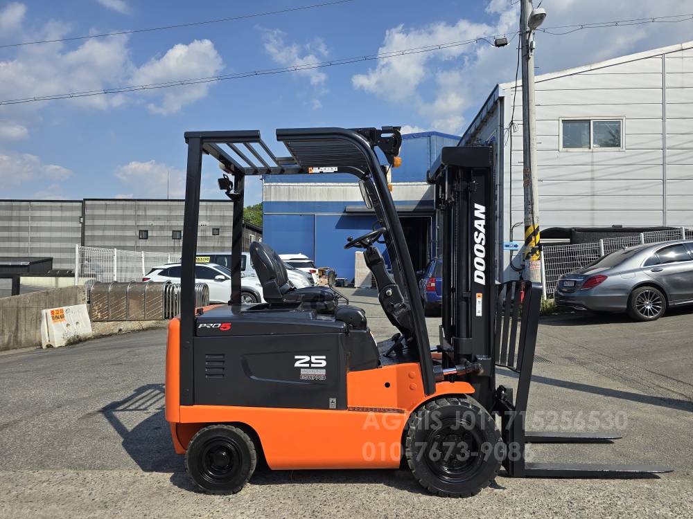 Doosan Forklift 지게차  뒤우측면