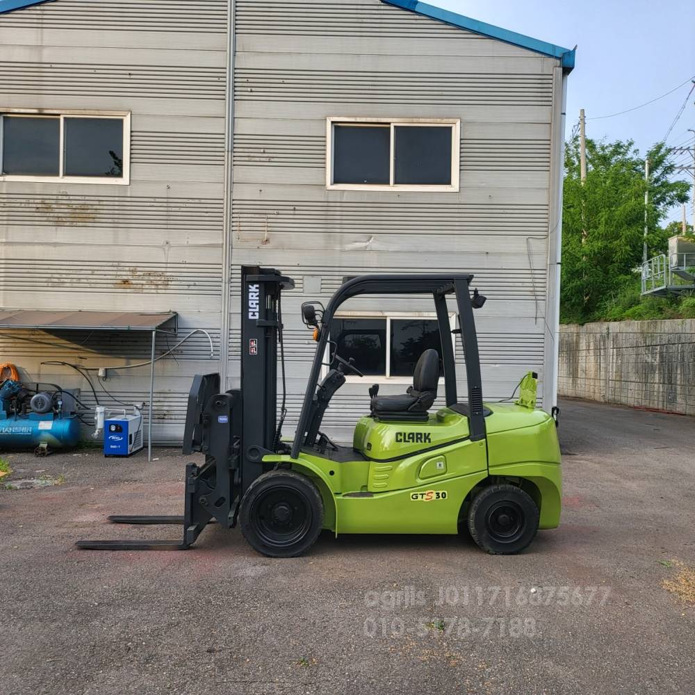 Clark Forklift 중고지게차 클라크 GTS30D 디젤 3톤 디젤지게차 힌지드 통타이어  운전석