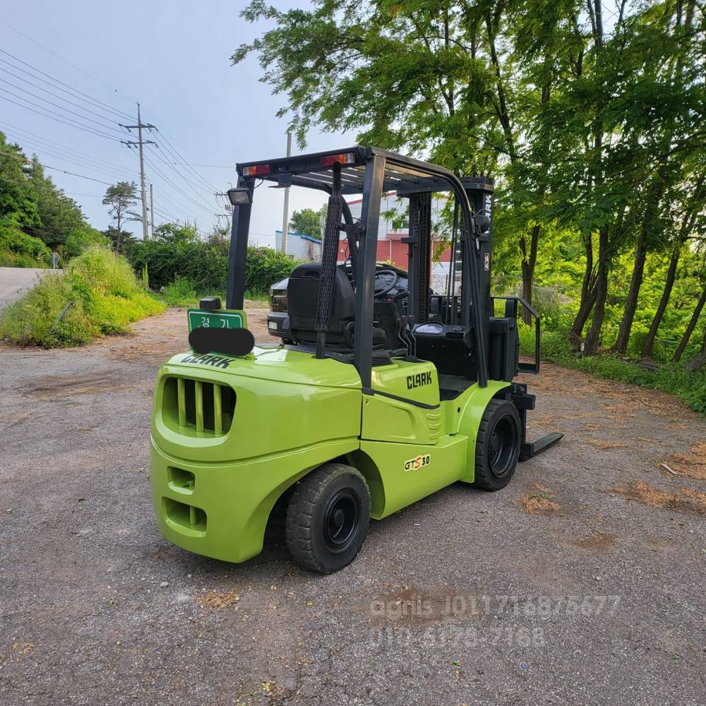 Clark Forklift 중고지게차 클라크 GTS30D 디젤 3톤 디젤지게차 힌지드 통타이어  사진 6