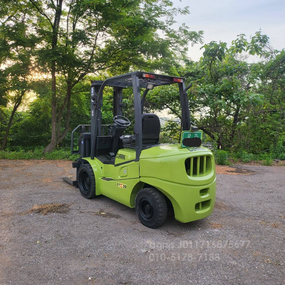 Clark Forklift 중고지게차 클라크 GTS30D 디젤 3톤 디젤지게차 힌지드 통타이어  사진 7