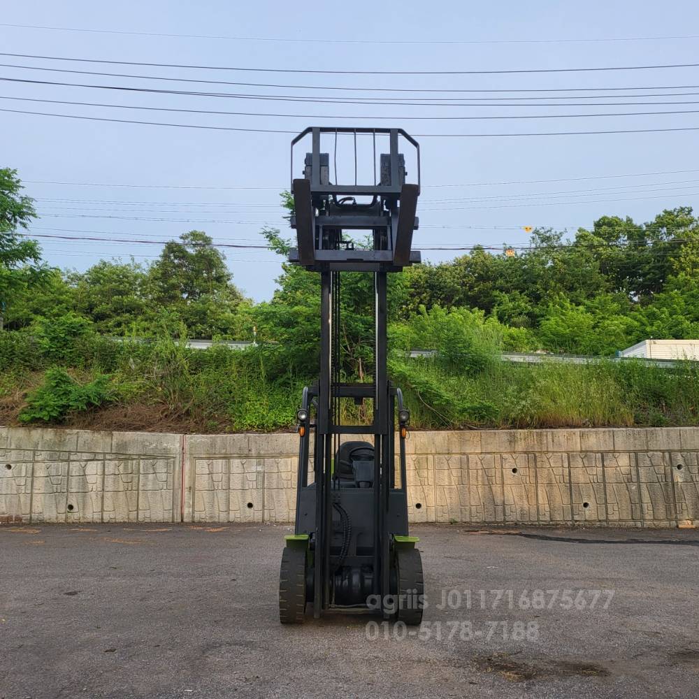 Clark Forklift 중고지게차 클라크 GTS30D 디젤 3톤 디젤지게차 힌지드 통타이어  사진 8