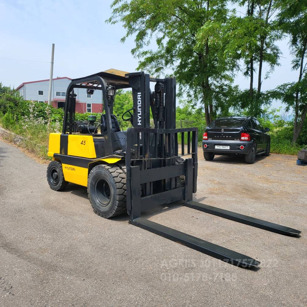 Doosan Forklift 중고지게차 PF45D 디젤 4.5톤 지게차  측면