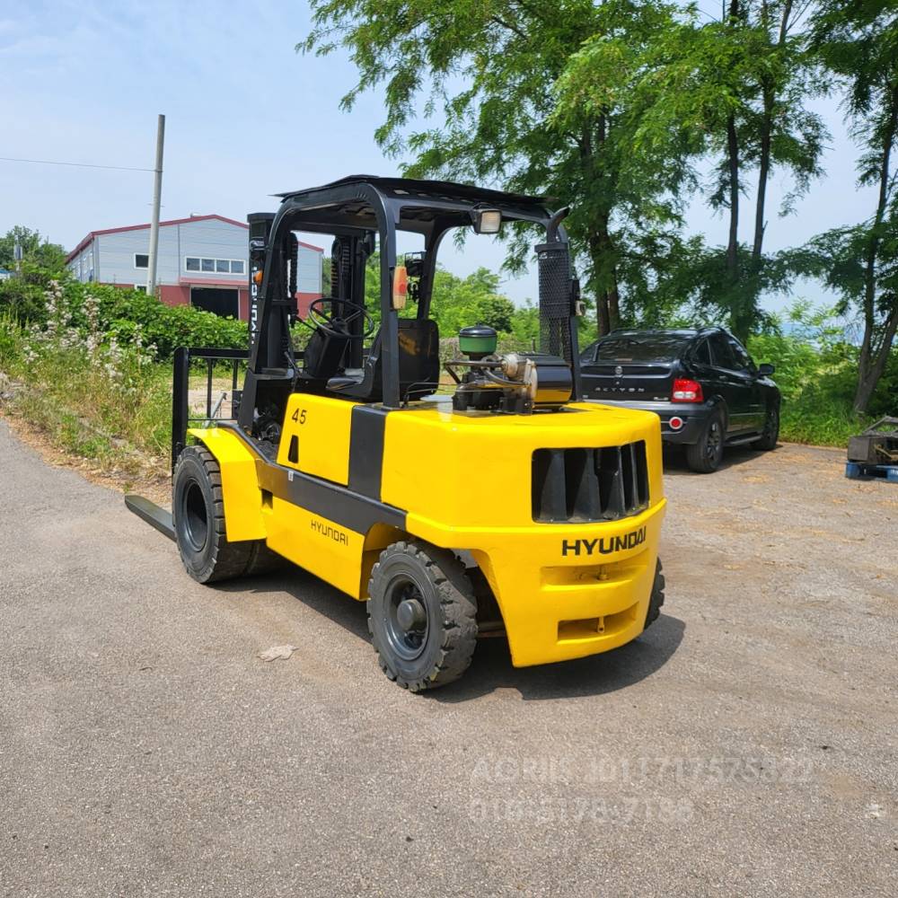 Doosan Forklift 중고지게차 PF45D 디젤 4.5톤 지게차  엔진내부