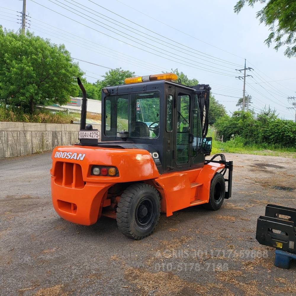 Doosan Forklift 중고지게차 두산 D70S-5 디젤 7톤 3단 지게차캐빈.자동발  운전석