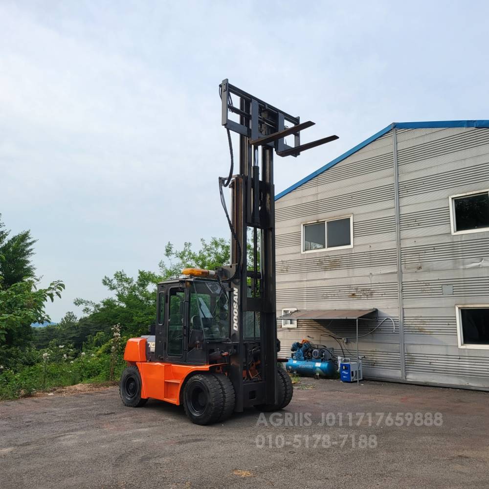 Doosan Forklift 중고지게차 두산 D70S-5 디젤 7톤 3단 지게차캐빈.자동발  사진 6