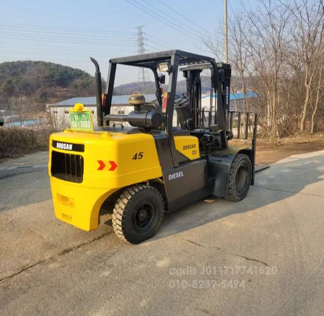 Kukje Forklift 두산 노랭이 4톤 자동발 디젤지게차  뒤우측면