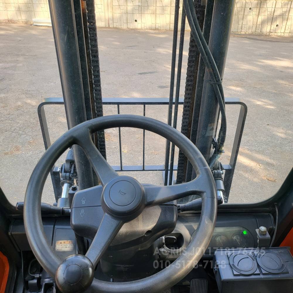 Doosan Forklift 중고지게차 두산 D30S-5 디젤 지게차캐빈.더블타이어.사이드쉬프트  사진 6