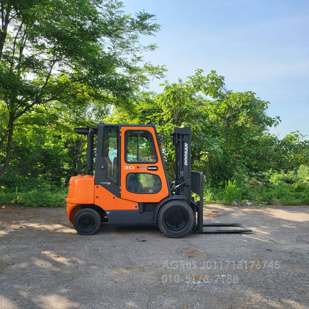 Doosan Forklift 중고지게차 두산 D30S-5 디젤 지게차캐빈.더블타이어.사이드쉬프트  사진 8