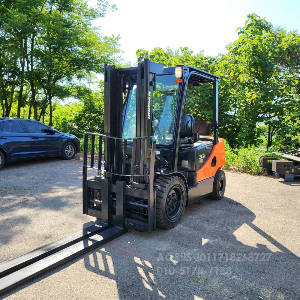 Doosan Forklift 중고지게차 두산 D33SE-5 디젤 3.3톤 지게차 편개식자동발 덧발  측면