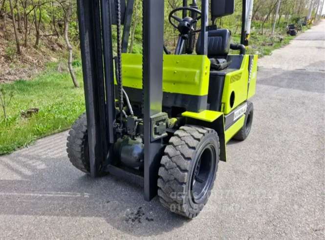 Kukje Forklift 삼성3톤 디젤지게차 3단마스타  뒤우측면