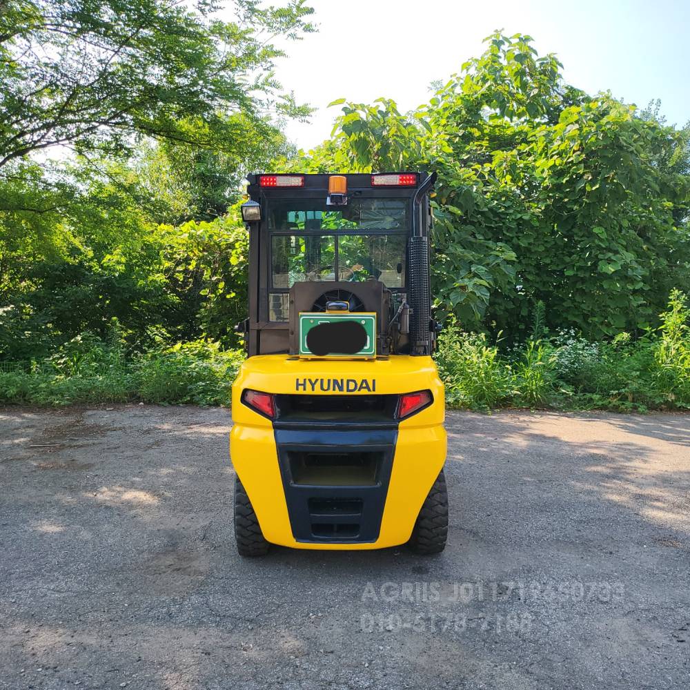 Hyundai Forklift 중고지게차 포렉스 30D-9 디젤 3톤 지게차캐빈.에어컨.히터.후방카메라  운전석