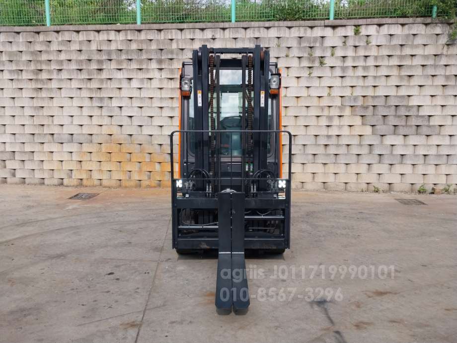 Doosan Forklift D30SE-7  측면