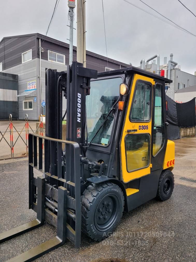 Doosan Forklift 두산3톤풀옵션중고지게차 