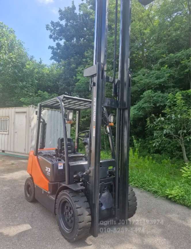 Doosan Forklift 두산3.3톤 디젤지게차 자동발  뒤우측면