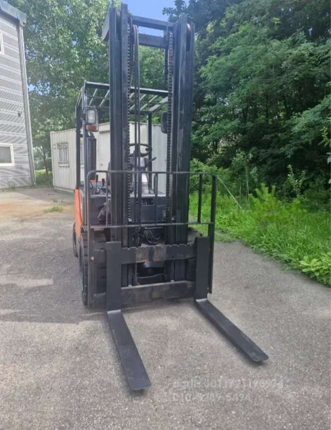 Doosan Forklift 두산3.3톤 디젤지게차 자동발  엔진내부