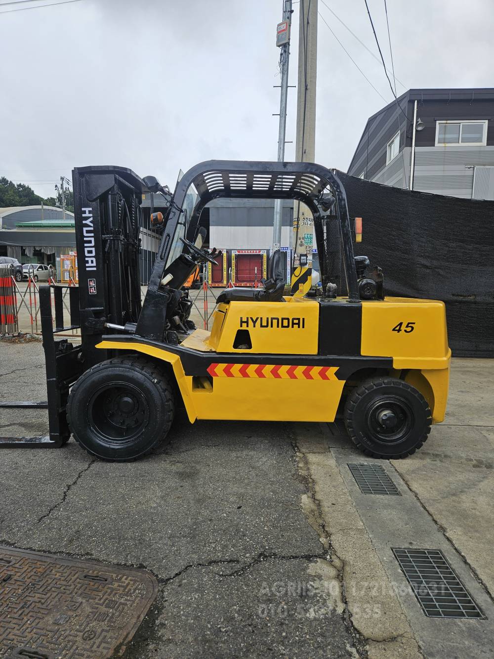 Hyundai Forklift 현대 Pf4.5톤 자동발중고지게차   뒤우측면