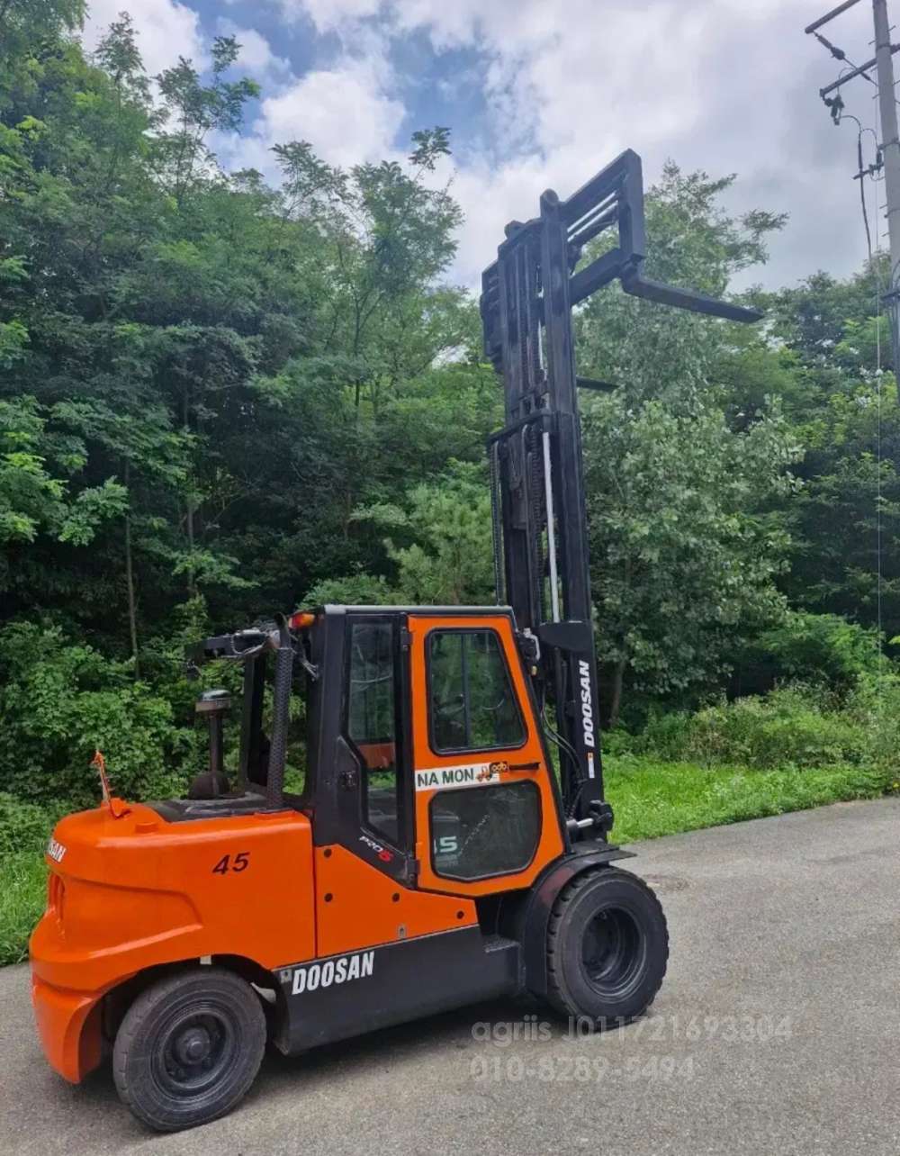 Doosan Forklift 두산4.5톤 3단마스타 캐빈 디젤지게차  측면