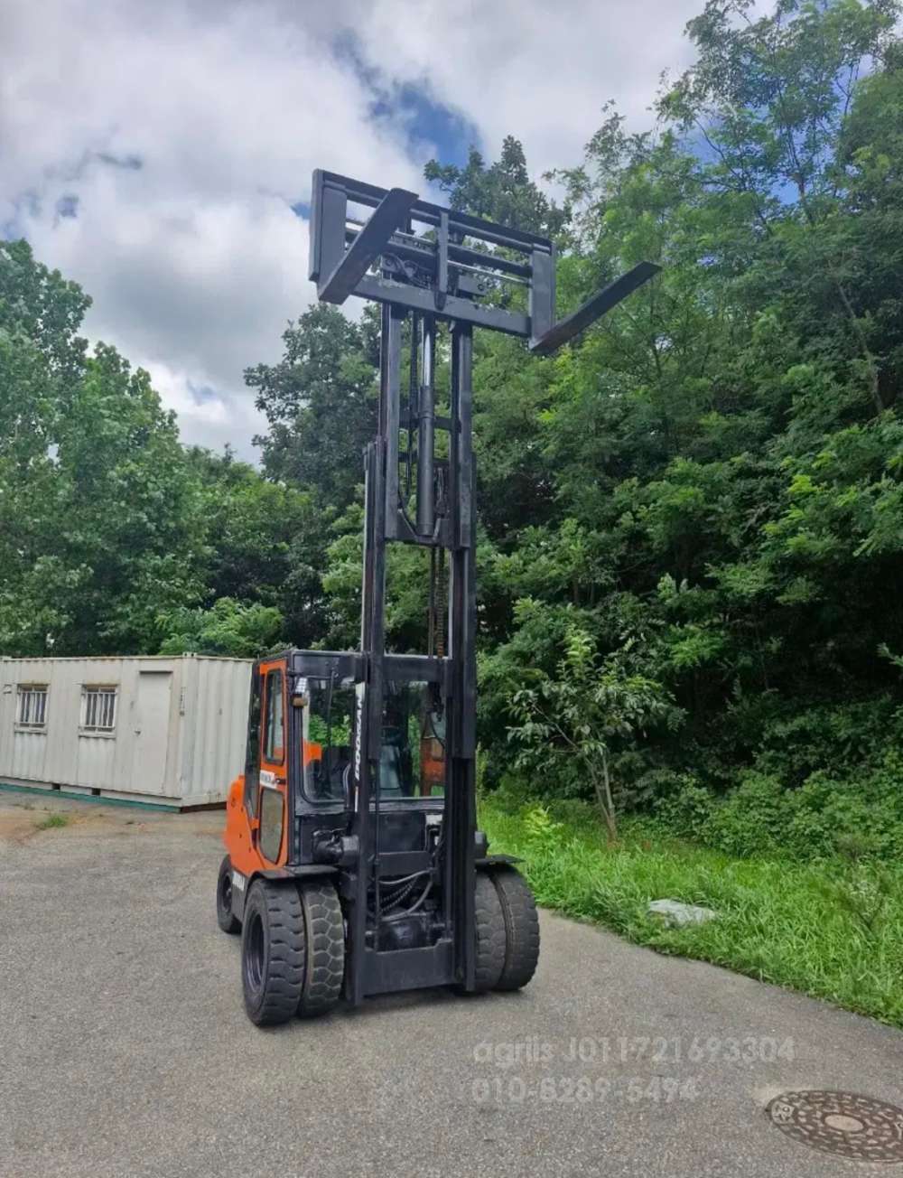 Doosan Forklift 두산4.5톤 3단마스타 캐빈 디젤지게차  엔진내부