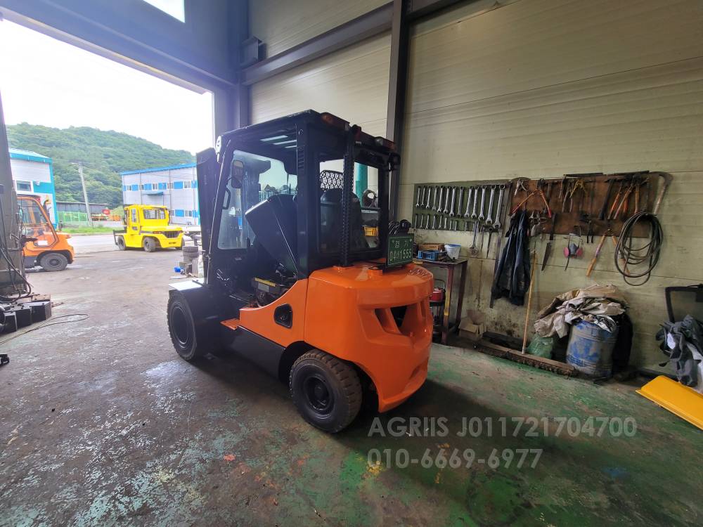  Forklift 지게차  뒤우측면