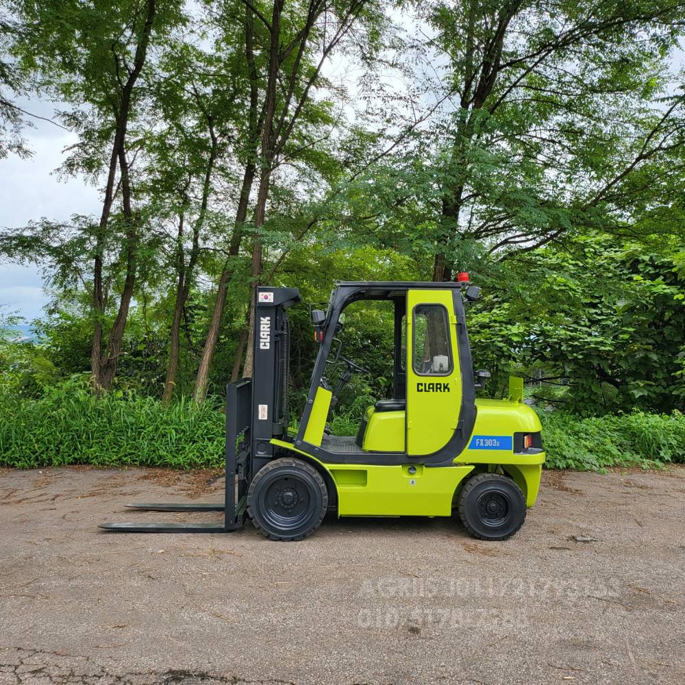 Clark Forklift 중고지게차 클라크 FX303D 디젤 지게차통타이어.사이드쉬프트  뒤우측면