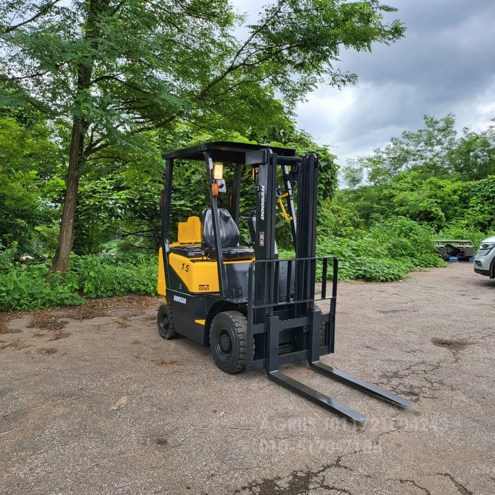 Doosan Forklift 중고지게차 두산 D15S-2 디젤 1.5톤 지게차  운전석