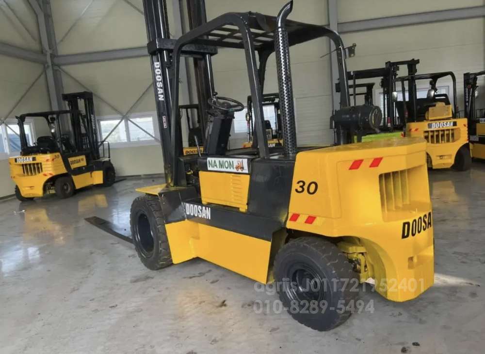 Doosan Forklift 두산3톤하이마스타  뒤우측면